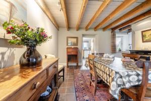 Χώρος καθιστικού στο 2 Bed in St. Brides oc-k30489