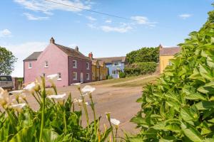 Το κτήριο όπου στεγάζεται  η παραθεριστική κατοικία