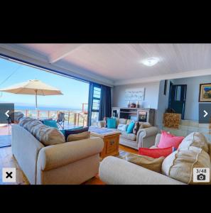 Khu vực ghế ngồi tại 38 at 6th