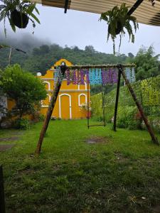 Ο χώρος παιχνιδιού για παιδιά στο Valle de Toliman