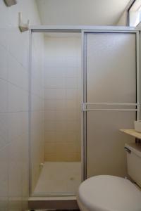 a bathroom with a shower and a toilet at Habitación doble baño privado cerca al mar y bahia in Cartagena de Indias +23 photos