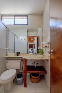 a bathroom with a toilet and a sink at Habitación doble baño privado cerca al mar y bahia in Cartagena de Indias