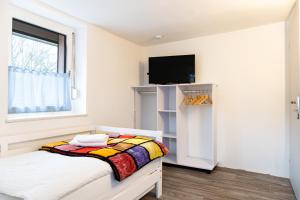 Un televizor și/sau centru de divertisment la Landhaus Ruheoase - dennoch mittendrin