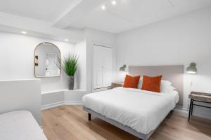 Postel nebo postele na pokoji v ubytování Le Nomade MTL