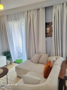 Χώρος καθιστικού στο Comfy stays by Dee