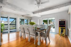 Φωτογραφία από το άλμπουμ του Hernando Hideaway:Heated Pool/Decks/Dock/Balcony/Yard w/ Firepit/Kayaks σε Hernando Beach