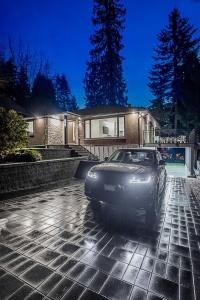 Bygningen som feriehuset ligger i + 1 billede