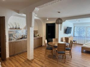 a kitchen and dining room with a table and chairs at Ferienwohnung am Königssee in Schönau am Königssee