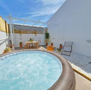a large swimming pool with a table and chairs at Refúgio do Alqueva in São Marcos do Campo