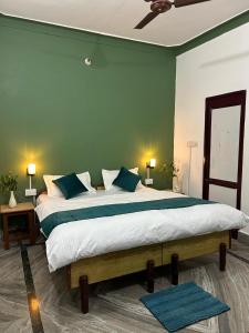 Ένα ή περισσότερα κρεβάτια σε δωμάτιο στο Tiny Spot Hostel Rishikesh