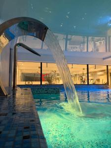 Πισίνα στο ή κοντά στο ZŁOTA PLAŻA BOSZKOWO APARTAMENT KASZMIROWY DE LUXE nr 15