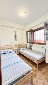 Ένα ή περισσότερα κρεβάτια σε δωμάτιο στο Kriopigi Forest Residence by Granari Rentals