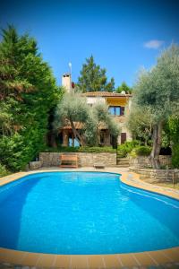 Πισίνα στο ή κοντά στο Kriopigi Forest Residence by Granari Rentals