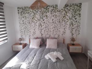 a bedroom with a bed with two towels on it at Chez Özlem K in Soufflenheim