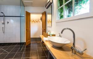 Ένα μπάνιο στο Woodside Bed and Breakfast +6 φωτογραφίες