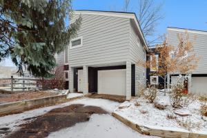 爱德华兹Vail Valley Condo的房屋,地面上设有雪车库