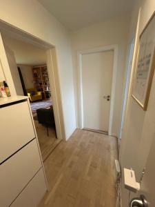 Η κουζίνα ή μικρή κουζίνα στο Cozy private living room in Kastanie Allé