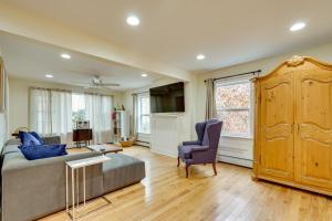 Μια τηλεόραση ή/και κέντρο ψυχαγωγίας στο 7 Mi to The Walkway Hudson Valley Adventure Base