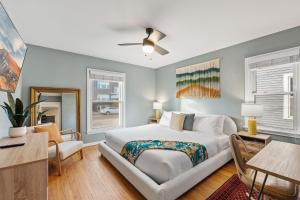 Ένα ή περισσότερα κρεβάτια σε δωμάτιο στο Uptown Muse