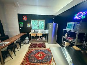 Μια τηλεόραση ή/και κέντρο ψυχαγωγίας στο The Disco Studio