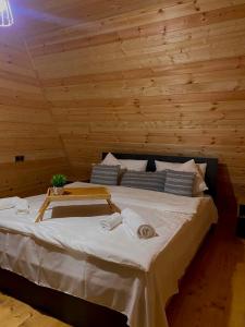 Φωτογραφία από το άλμπουμ του Lake Garden Aframe σε Vardablur