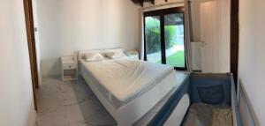 Кровать или кровати в номере Family Home In Nea Kallikratia +10 фотографий