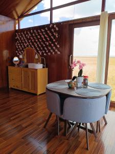 a dining room table with two chairs and a kitchen at Brisas del Titicaca Perú in Puno