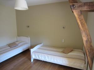 En eller flere senge i et værelse på Grange des Endrevies