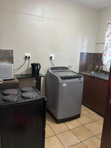 Nhà bếp/bếp nhỏ tại George M Properties Inn