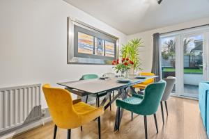 Et opholdsområde på Family-Friendly 4-Bed Bricket Wood Hideaway, sleeps 8