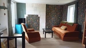 a living room with two chairs and a couch at Ma Maison Vigneronne in Loches