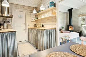 Η κουζίνα ή μικρή κουζίνα στο Comfortable Summer House In Aabenraa