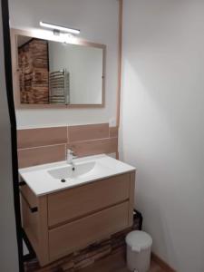 Un baño de Gîte L'Impériale d'Ham 11 fotos más