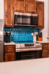 Una cocina o cocineta en Peacock Suite