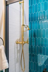 Un baño de Peacock Suite