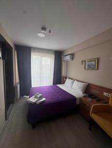 Ένα ή περισσότερα κρεβάτια σε δωμάτιο στο grand life hotel