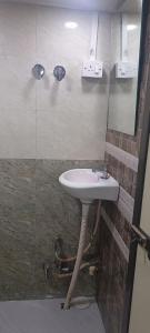 Ένα μπάνιο στο CHHATRAPATI SHIVAJI INTERNATIONAL DORMITORy