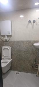 Ένα μπάνιο στο CHHATRAPATI SHIVAJI INTERNATIONAL DORMITORy