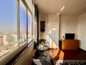 TV/trung tâm giải trí tại Panoramic City Views Chapter 2 -15th Floor Studio Apartment