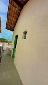 Casa caraiva xandó في بورتو سيغورو: مبنى من جهه نافذه