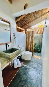 a bathroom with a tub and a sink and a toilet at Villa Isleñas - Solar, Starlink, Pool in General Luna