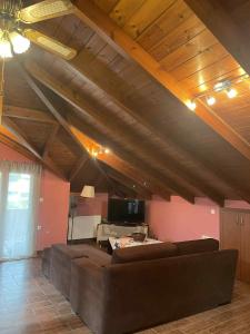 Μια τηλεόραση ή/και κέντρο ψυχαγωγίας στο Chaido's attic