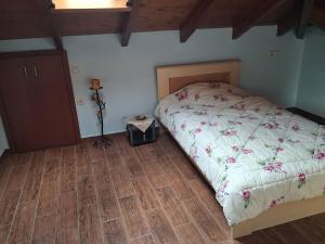 Ένα ή περισσότερα κρεβάτια σε δωμάτιο στο Chaido's attic