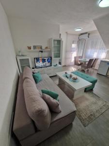 a living room with a couch and a table at Stan na dan - Brcko 1 in Brčko