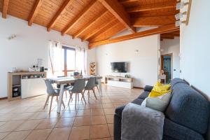 a living room with a blue couch and a table at Green Hill apartment in Salò