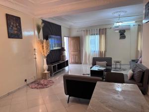 Et tv og/eller underholdning på Bright and central apartment in Plateau