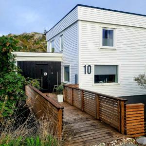 Το κτήριο όπου στεγάζεται  η παραθεριστική κατοικία +15 φωτογραφίες