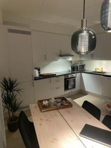 Køkken eller tekøkken på Sentral og ny 3-roms lelighet