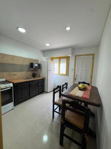 Η κουζίνα ή μικρή κουζίνα στο Apartamento J&A