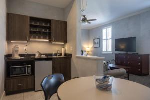 Η κουζίνα ή μικρή κουζίνα στο Hotel Audubon